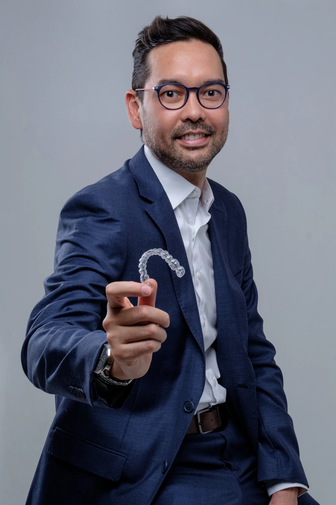 Dr. Mario Yanaguizawa apresentando alinhador transparente Invisalign